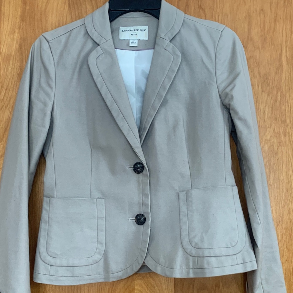 Banana Republic stretch cotton skirt suit in light khaki jacket 2P, skirt 4P